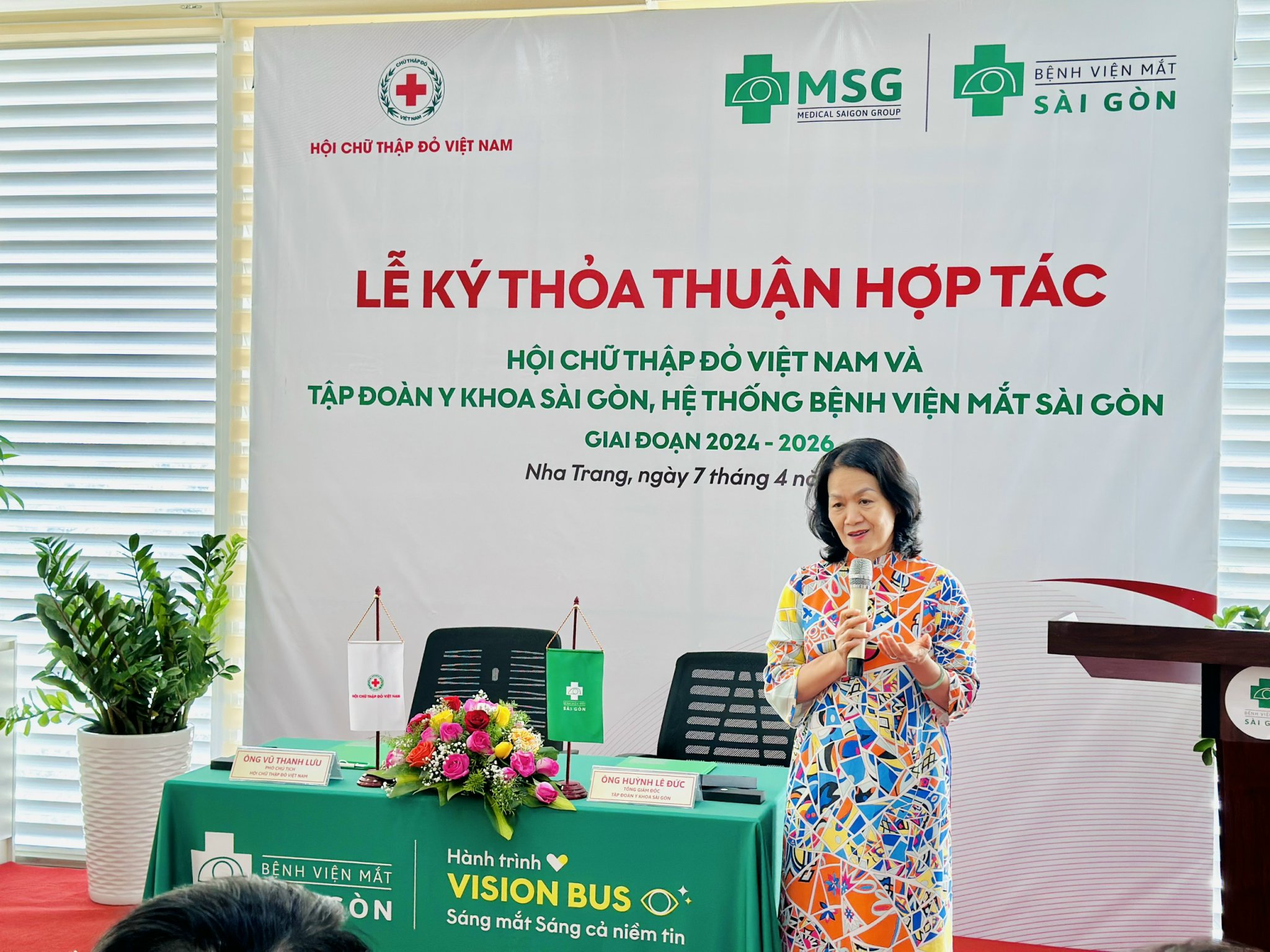  Bà Bùi Thị Hòa, Chủ tịch Trung ương Hội Chữ thập đỏ Việt Nam