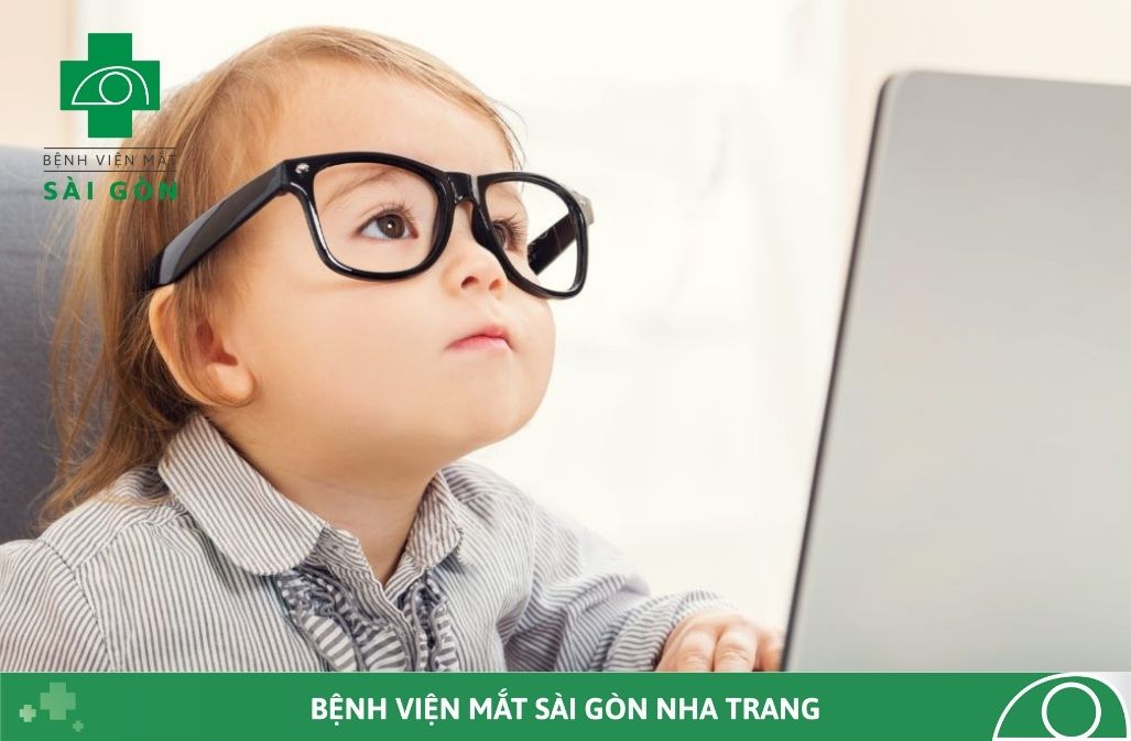 NHỮNG DẤU HIỆU NHẬN BIẾT TRẺ BỊ CẬN THỊ